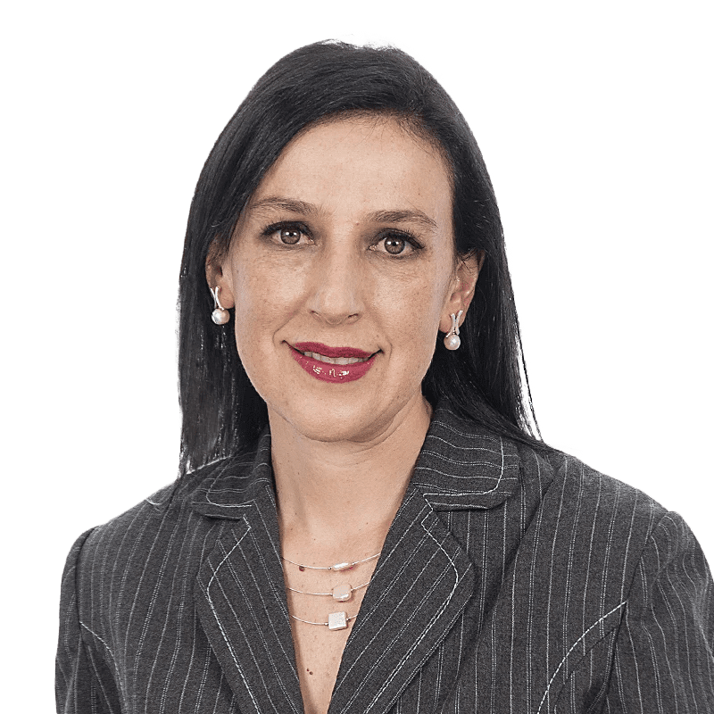 Astrid Lucia Fajardo Martino, cardióloga en LaCardio, en una sala de consulta médica, con equipo de diagnóstico a su alrededor - LaCardio - Astrid Lucia Fajardo Martino
