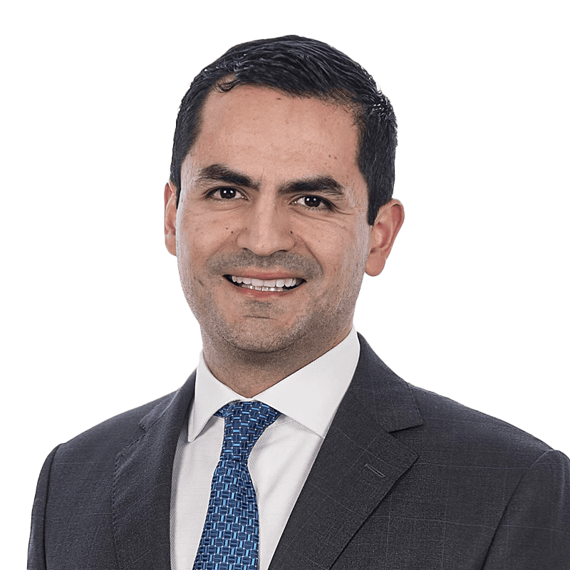Camilo Andrés Rodríguez Cortés, médico de LaCardio, en un entorno profesional con equipo de atención cardiológica - LaCardio - Camilo Andres Rodriguez Cortes