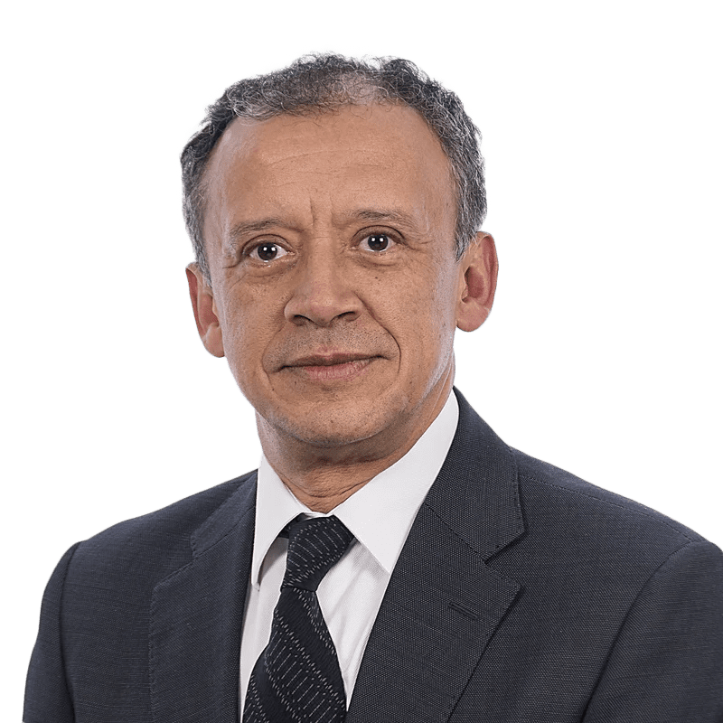 Felix Ramón Montes Romero, cardiólogo en LaCardio, en una oficina médica con equipo especializado en cardiología - LaCardio - Felix Ramon Montes Romero