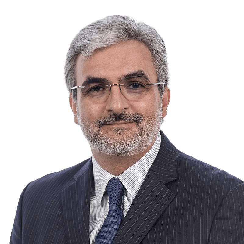 Doctor Fernando Andrés Rada Bucheli, cirujano cardiovascular en LaCardio, Foto profesional en bata de cirujano - LaCardio - Fernando Andres Rada Bucheli