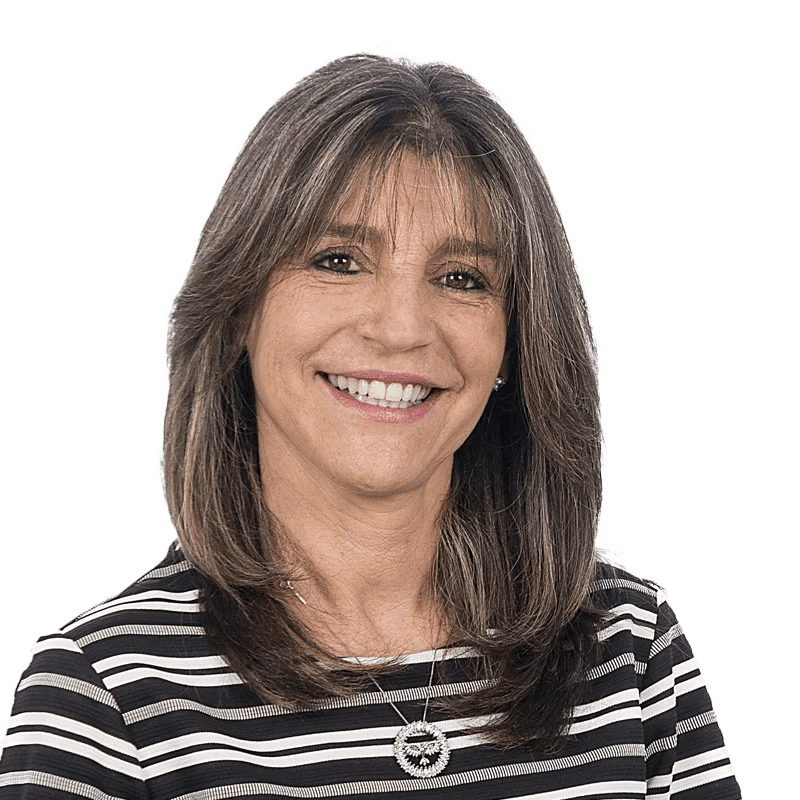 Gloria Amparo Troncoso Moreno, médico en LaCardio, en un ambiente clínico con equipo especializado para evaluación cardiológica - LaCardio - Gloria Amparo Troncoso Moreno