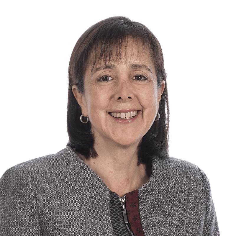 Irma Janet Gil Antorveza, médico de LaCardio, en un consultorio con equipo médico, realizando una consulta - LaCardio - Irma Janet Gil Antorveza