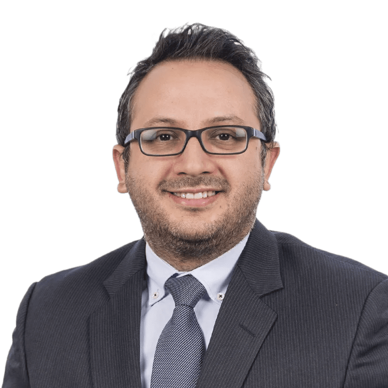 Juan David Pérez Coronado, médico en LaCardio, en un consultorio con equipo de diagnóstico y atención a pacientes - LaCardio - Juan David Perez Coronado