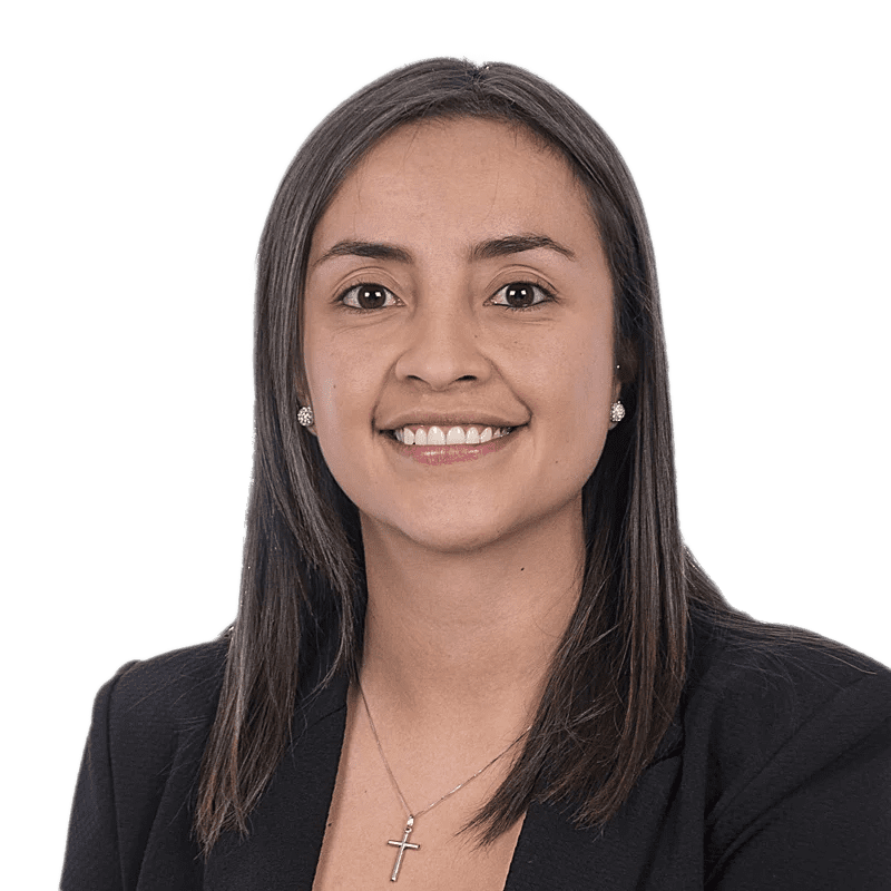 Laura Patricia Gutiérrez Soriano, cardióloga en LaCardio, en un entorno clínico con equipo especializado en atención médica - LaCardio - Laura Patricia Gutierrez Soriano