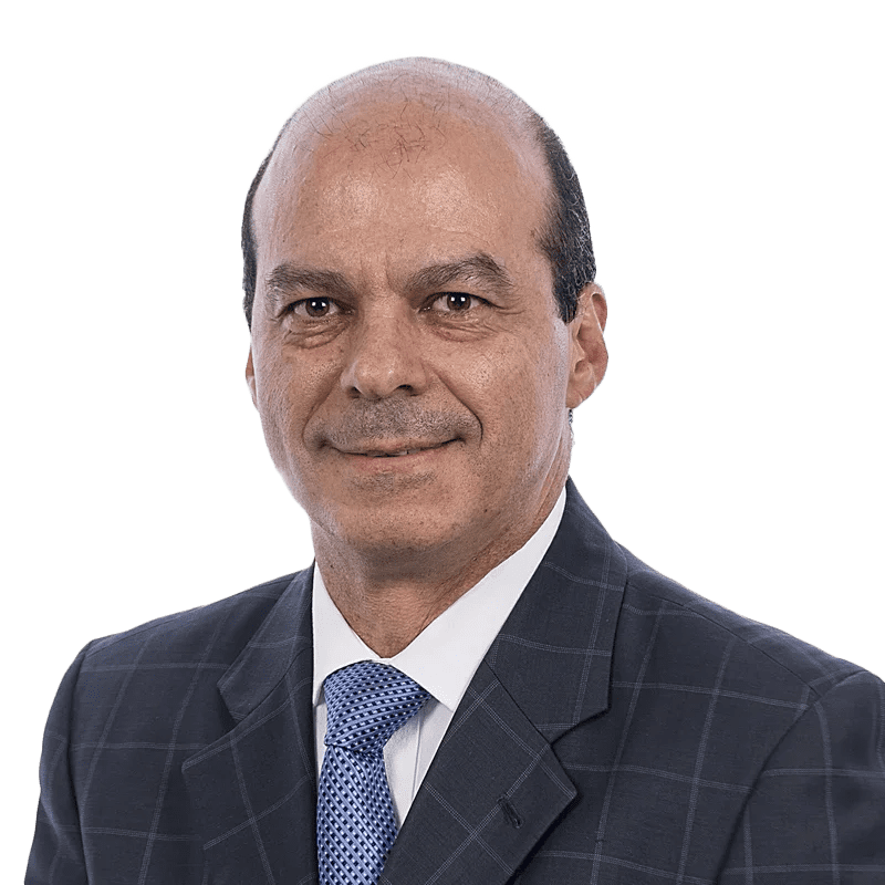 Dr. Luis Alberto Manzanera-Rodríguez, especialista en cardiología de LaCardio, trabajando en su consultorio - LaCardio - Luis Alberto Manzanera Rodriguez
