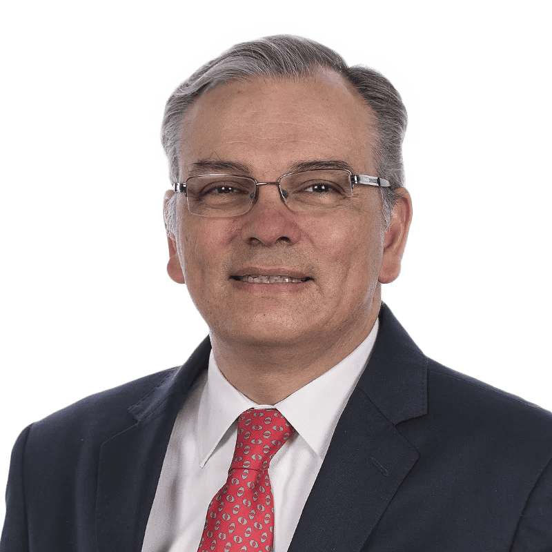 Luis Fernando Giraldo Cadavid, cardiólogo en LaCardio, en un ambiente clínico con equipo especializado para evaluación médica - LaCardio - Luis Fernando Giraldo Cadavid