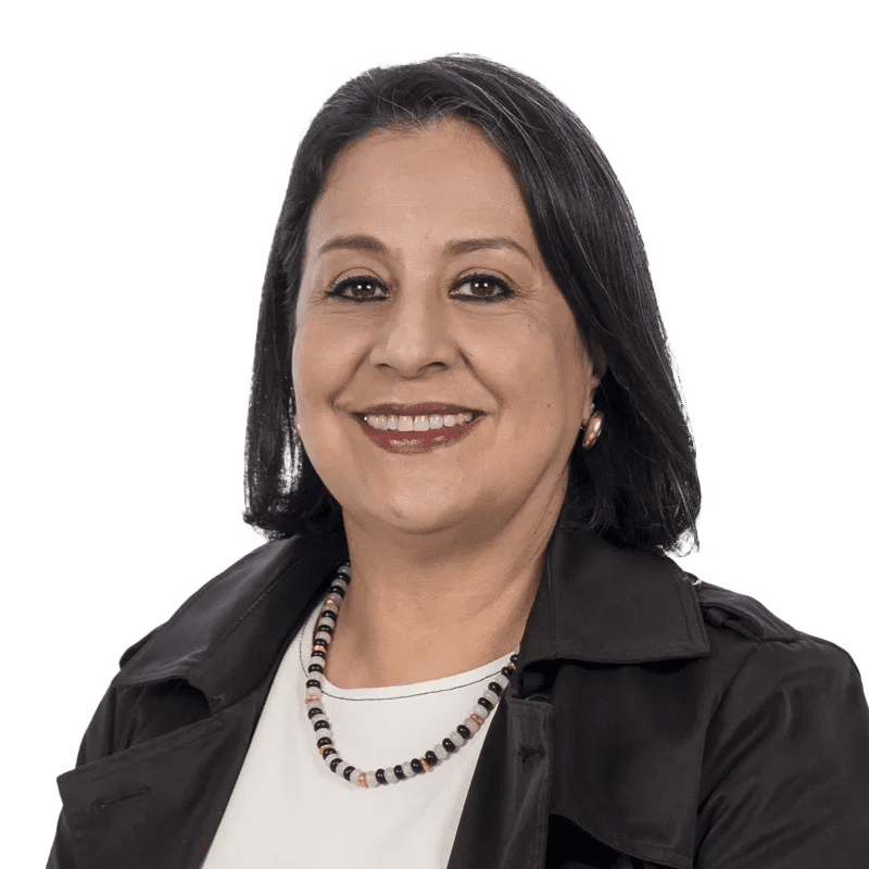 Martha Cecilia Reyes Casas, cardióloga en LaCardio, en un entorno profesional con equipo especializado para evaluación - LaCardio - Martha Cecilia Reyes Casas