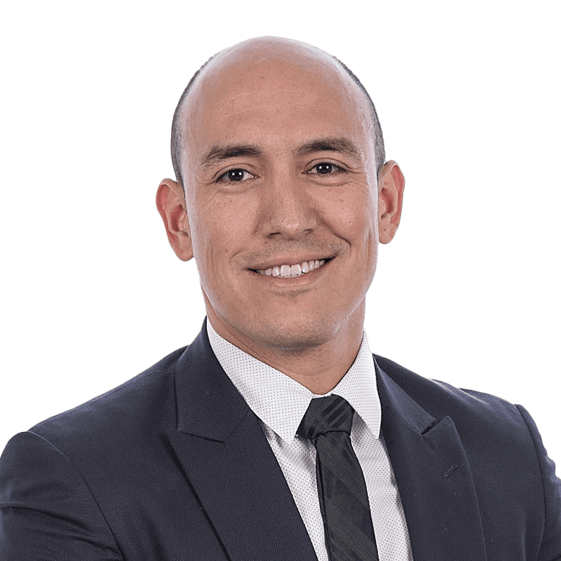 Doctor Oscar Orlando Olave Molano, especialista en cardiología intervencionista en LaCardio, atendiendo a pacientes en consulta - LaCardio - Oscar Orlando Olave Molano