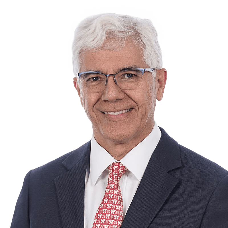 Doctor Pablo Rosselli Cock, especialista en medicina interna y cardiología en LaCardio, retrato profesional en uniforme médico - LaCardio - Pablo Rosselli Cock