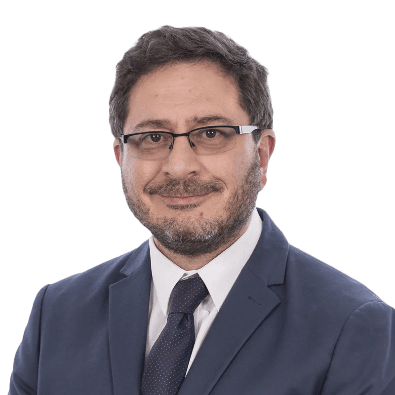 Rogelio Camacho Echeverri, médico especialista en cardiología, en un entorno profesional, para LaCardio - LaCardio - Rogelio Camacho Echeverri