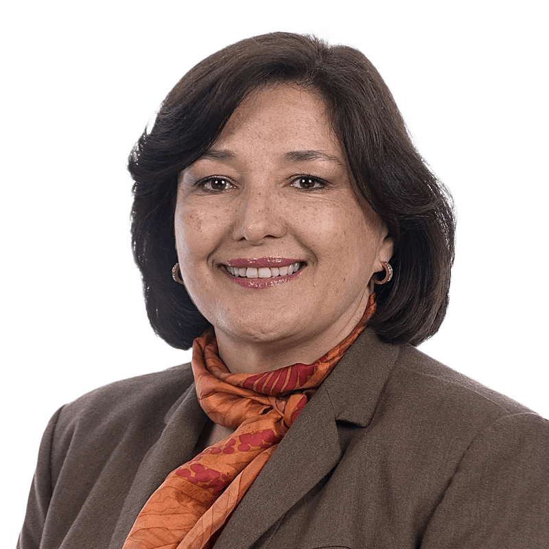 Sandra Natalia Cuenca Hernandez, cardióloga en LaCardio, en un consultorio con equipo especializado para atención médica - LaCardio - Sandra Natalia Cuenca Hernandez