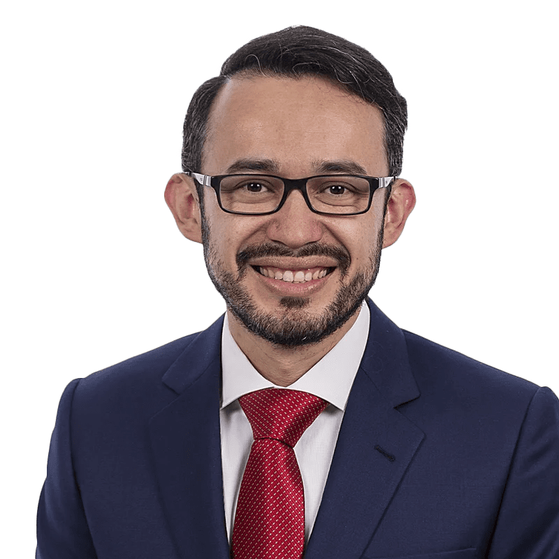 William Andrés Camargo Castro, cirujano cardiovascular de LaCardio, realizando procedimientos quirúrgicos avanzados en el área de cardiología - LaCardio - William Andres Camargo Castro