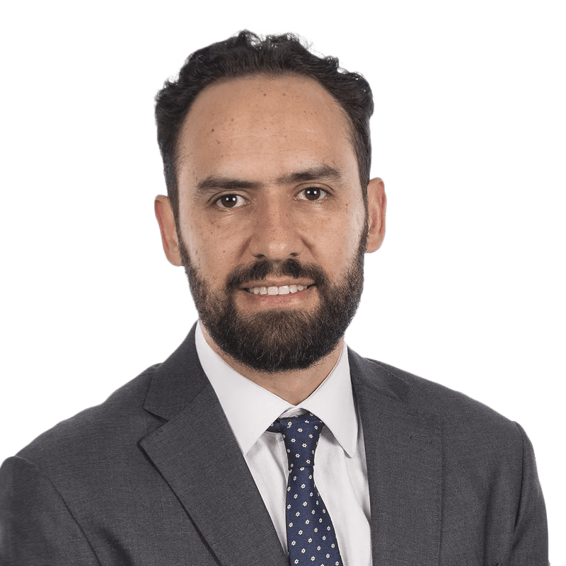 Carlos Miguel Santacruz Escudero, médico de LaCardio, en un consultorio con equipo especializado para atención médica - LaCardio - Carlos Miguel Santacruz Escudero