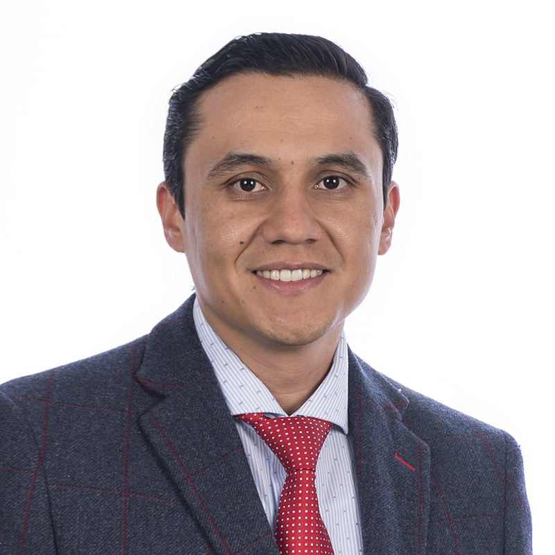Doctor Geovanny Hernández Cely, gastroenterólogo en la Fundación Cardioinfantil, Foto oficial en consultorio médico